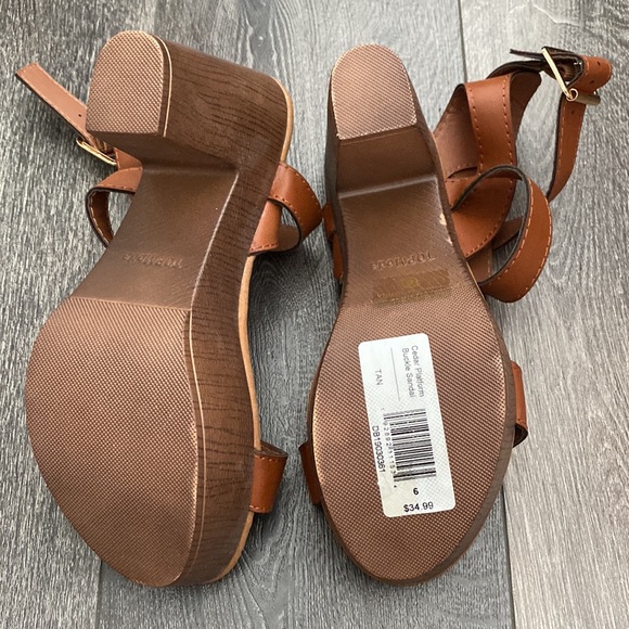 Top Moda Platform Sandals - Picture 3 of 3